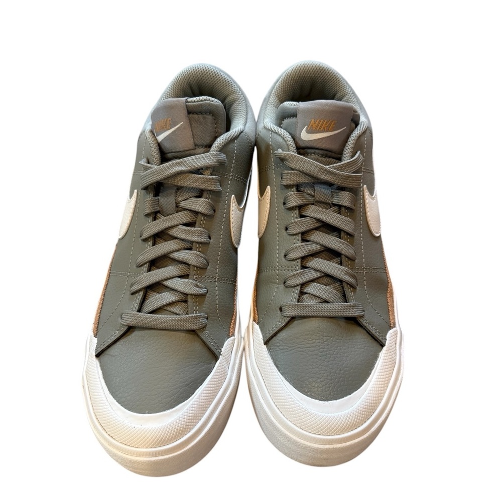 Nike Court Legacy Lift Sneakers